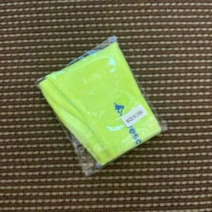 NWT Invesco ear warmer neon yellow/green
